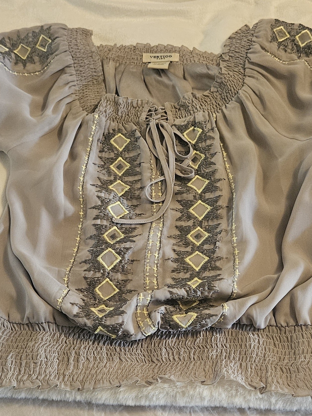 Vtg. Vertigo Paris Taupe Boho short Sleeve Peasant Top w/Yellow Accents